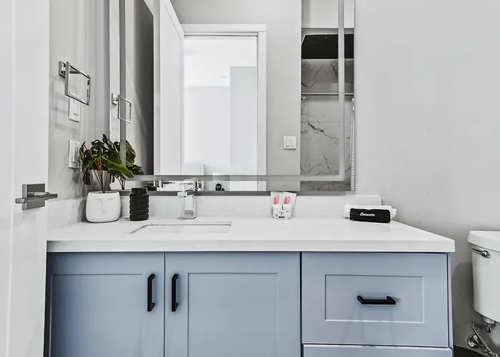 Flawless New Modern Magnolia Townhome Holiday home Fort Worth
