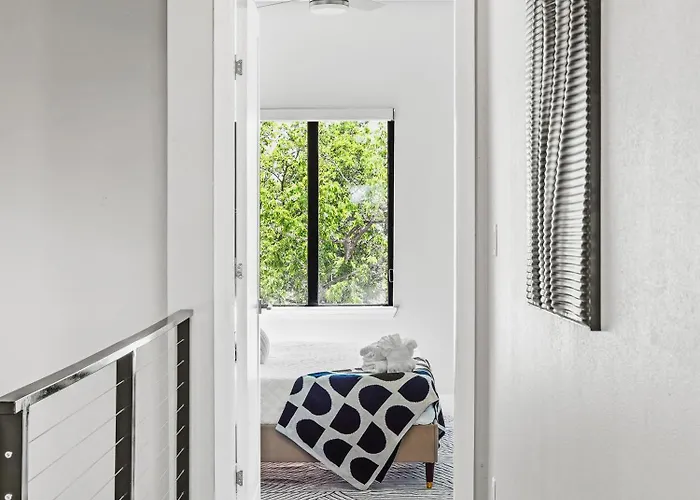 Flawless New Modern Magnolia Townhome * Fort Worth