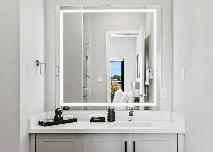 Flawless New Modern Magnolia Townhome * Fort Worth