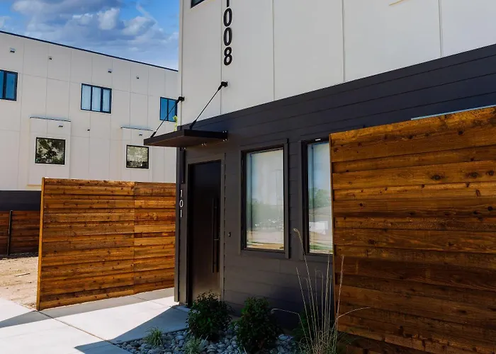 Holiday home Flawless New Modern Magnolia Townhome