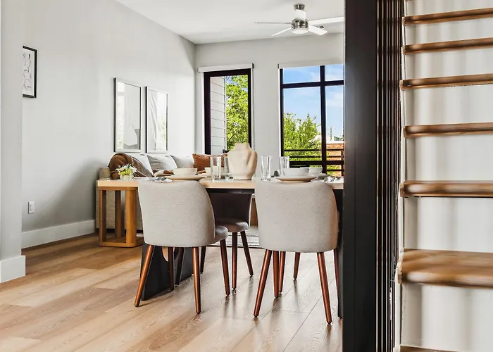 Flawless New Modern Magnolia Townhome Holiday home