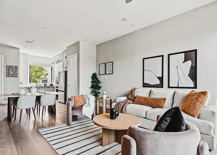 Flawless New Modern Magnolia Townhome Holiday home *